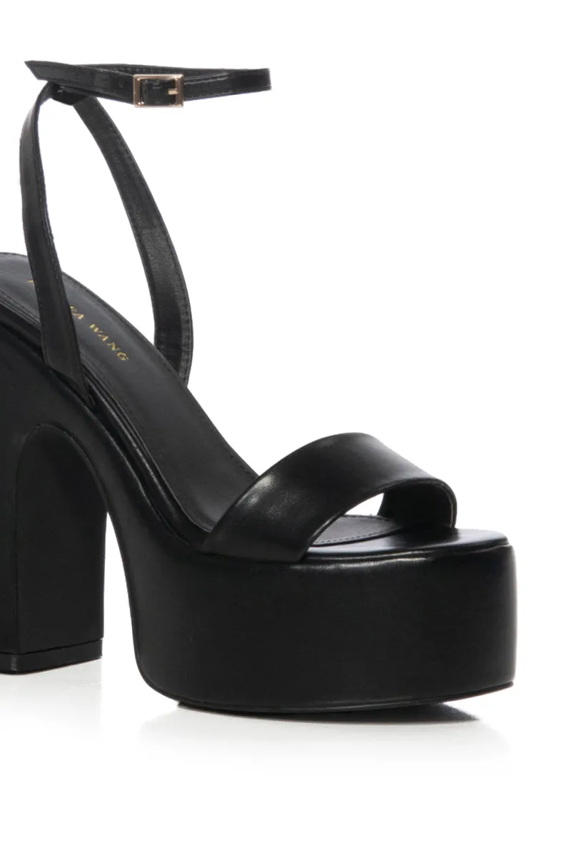 AZALEA WANG JADA CHUNKY PLATFORM SANDAL IN BLACK